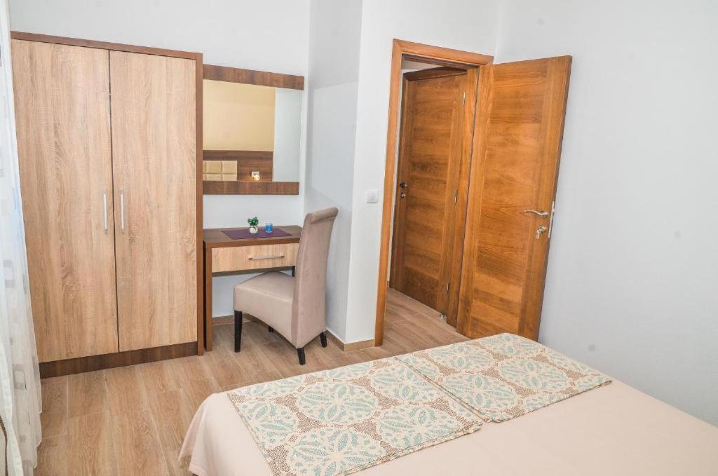 S&M Apartments Ulcinj Esterno foto