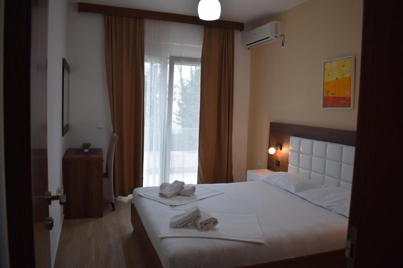 S&M Apartments Ulcinj Esterno foto