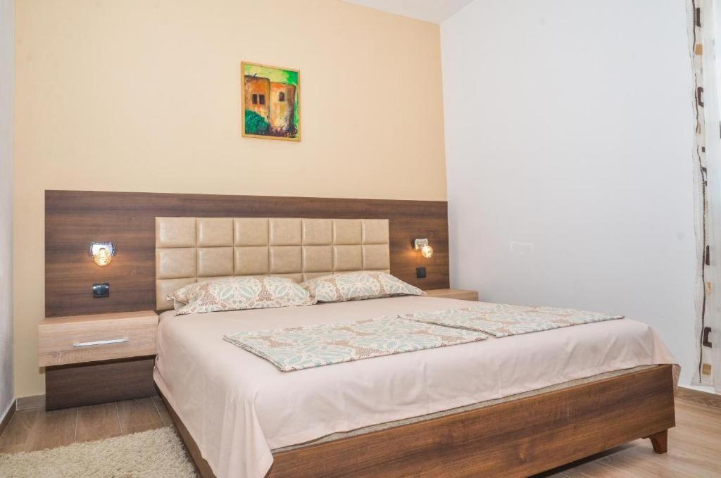 S&M Apartments Ulcinj Esterno foto